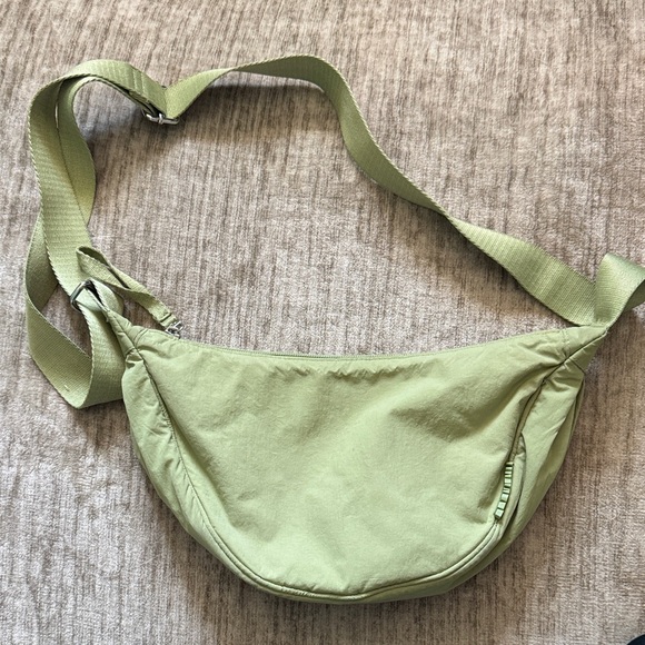 Handbags - Sleek Green Crossbody Bag